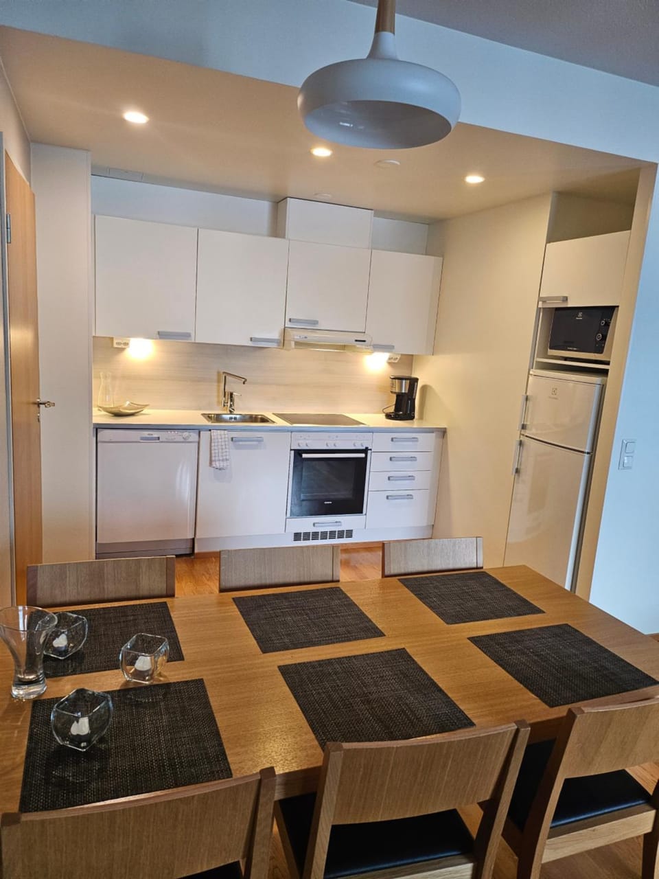 Kitchen or kitchenette, Dining area, dishwasher, minibar, pet friendly, stove, toaster