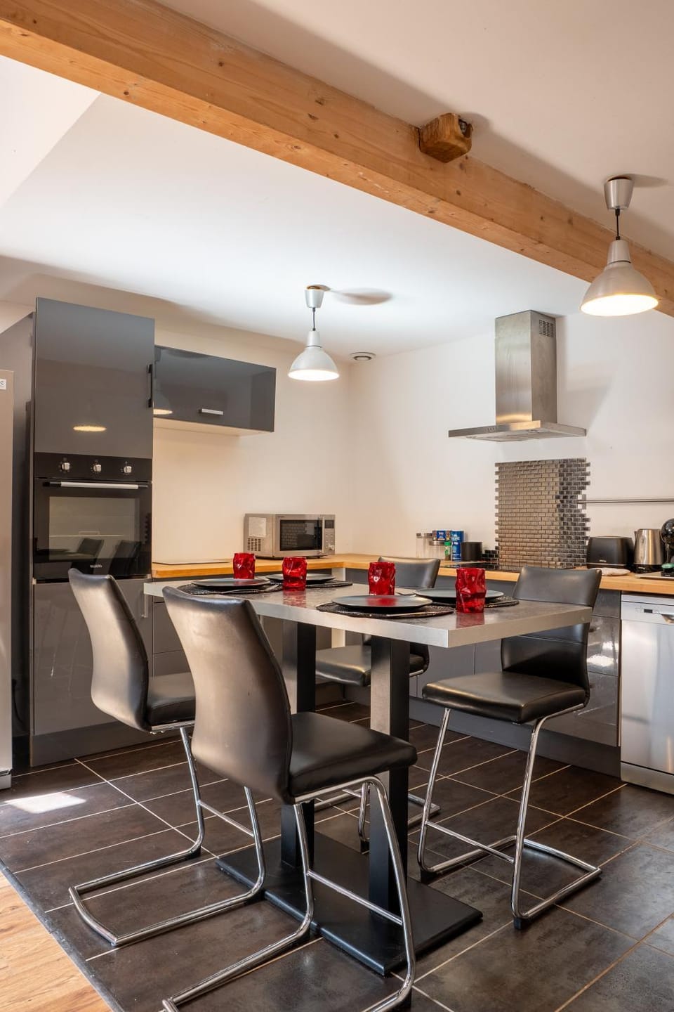 Kitchen or kitchenette, Dining area, oven, stove