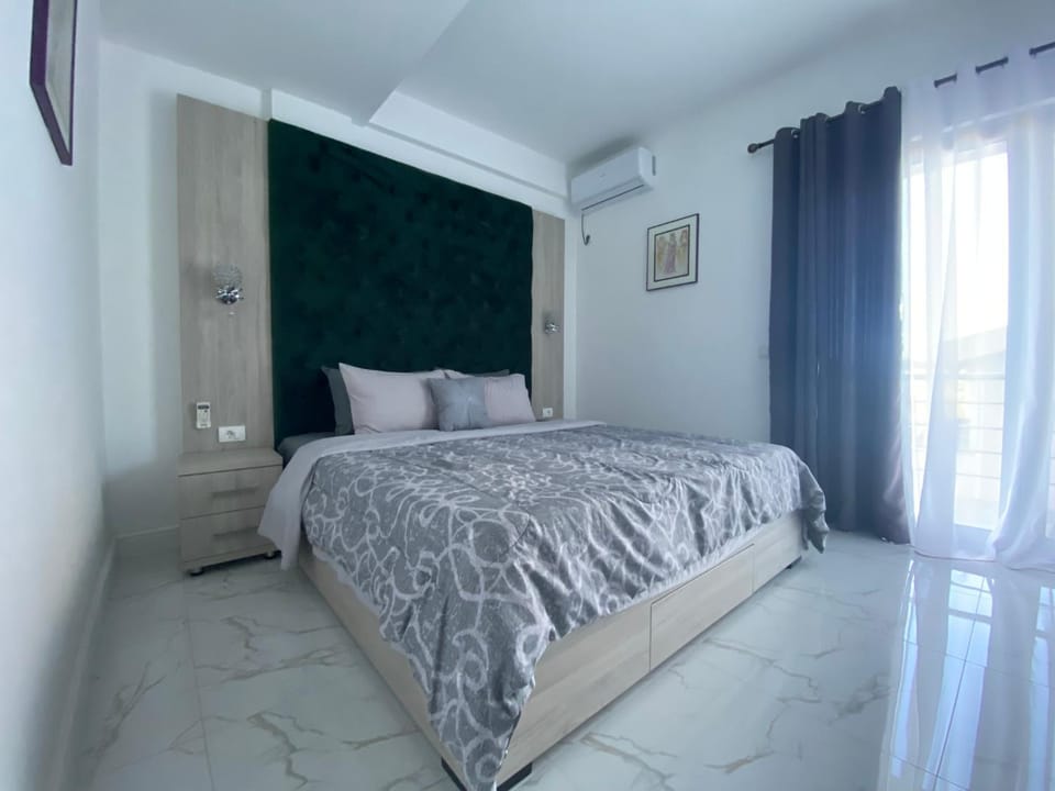 Bed, Bedroom, air conditioner