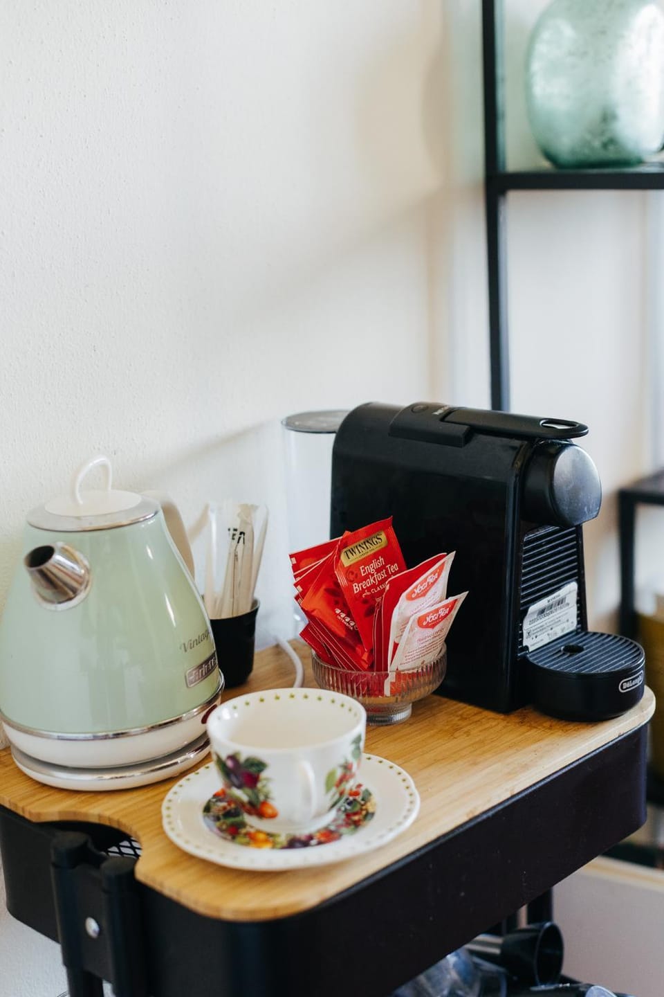 Coffee/tea facilities, Food and drinks, Dining area, Food