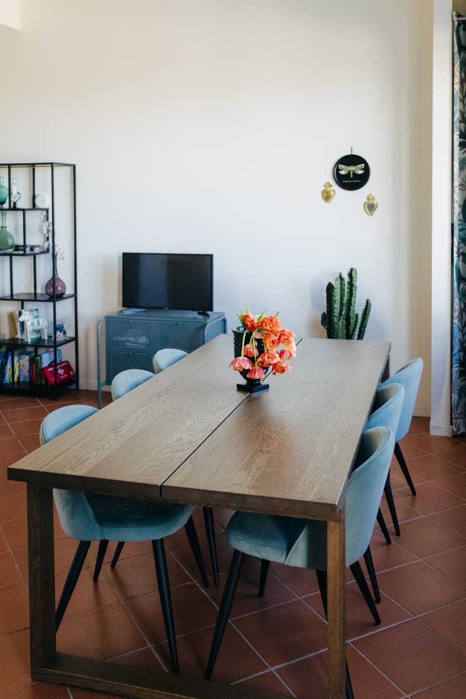 Communal lounge/ TV room, TV and multimedia, Seating area, Dining area, Evening entertainment, Food