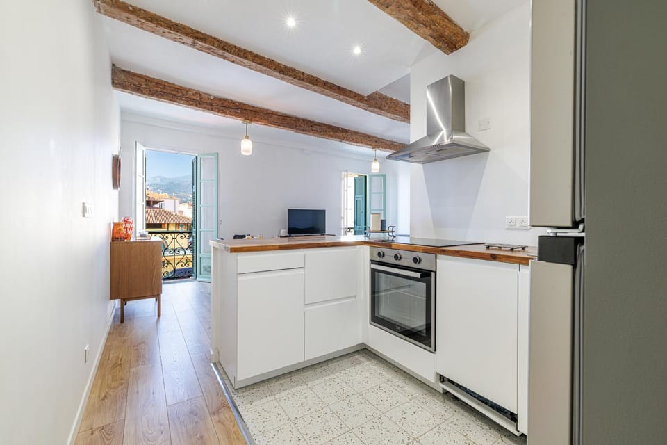 Kitchen or kitchenette, dishwasher, oven, stove