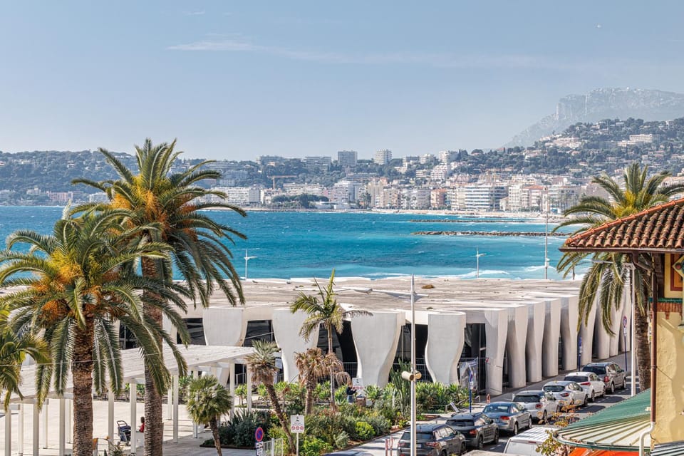 Neighbourhood, Natural landscape, Beach, Mountain view, Sea view, Location, Parking