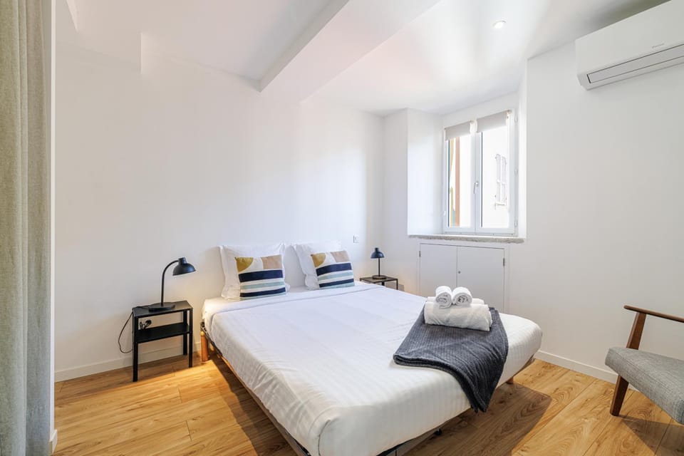 Bed, Photo of the whole room, Bedroom, air conditioner