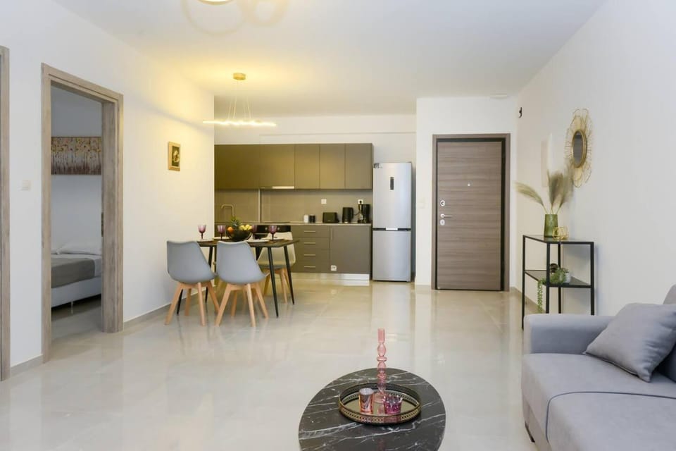 Kitchen or kitchenette, Living room, Seating area, Dining area, oven, stove