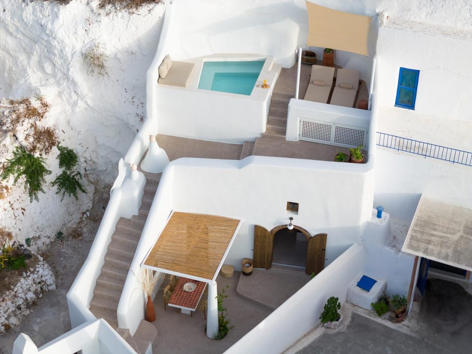 Property building, Day, Natural landscape, Balcony/Terrace, Living room, Seating area, Dining area, Pool view, sunbed