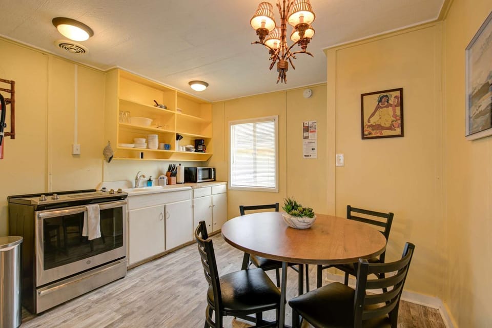 The Hawaiian Cottage 2-Bed by the Sea w fireplace House in Grayland