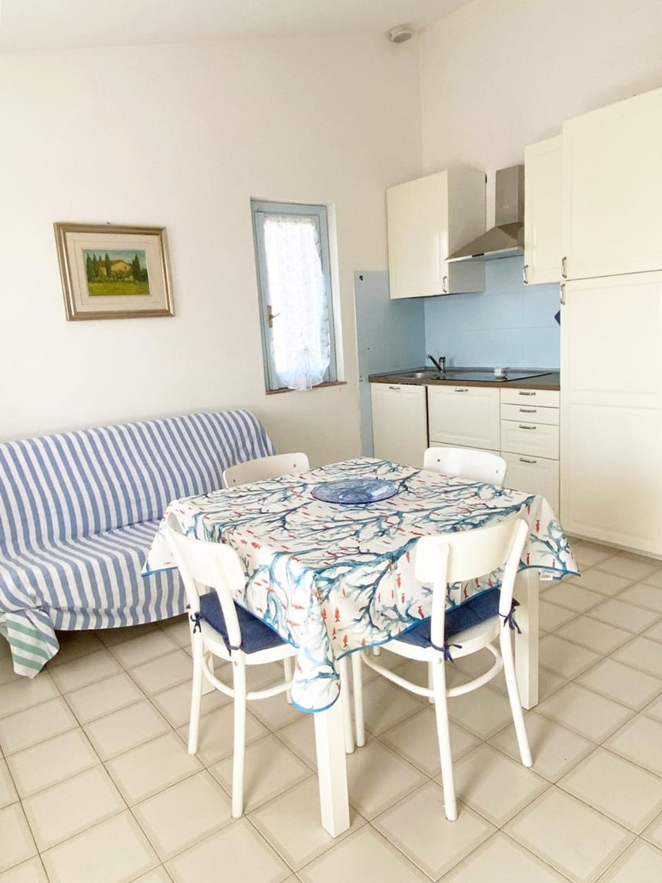 Kitchen or kitchenette, Living room, Seating area, Dining area, stove, kitchen