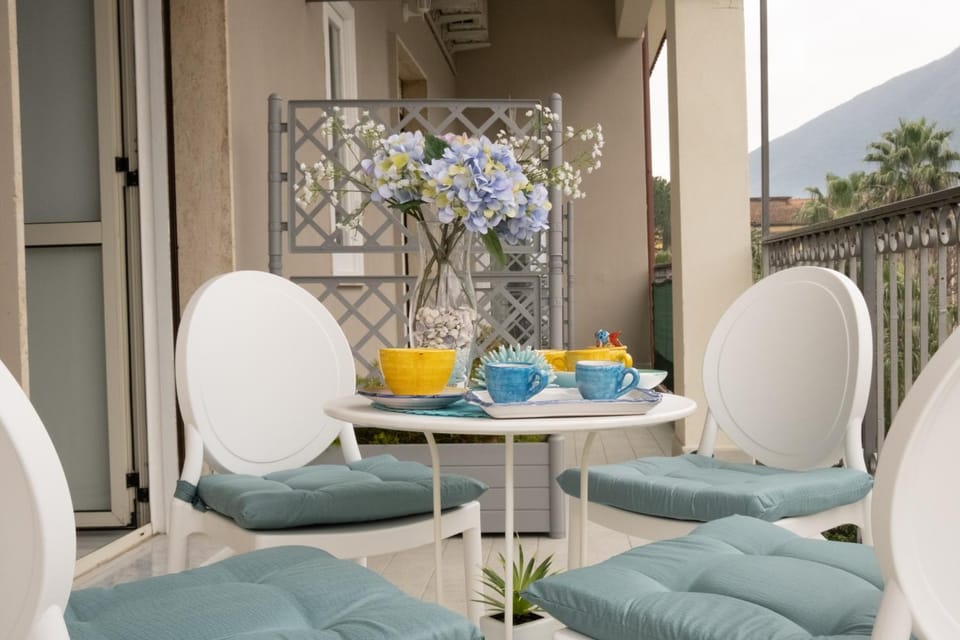 Day, Balcony/Terrace, Dining area, Internal: Not applicable to any particular room