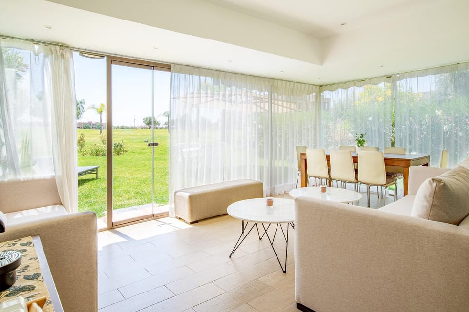 Patio, Day, Garden, View (from property/room), Balcony/Terrace, Living room, Seating area, Dining area, Garden view