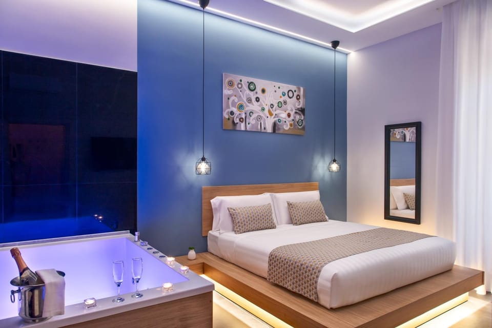 Hot Tub, Photo of the whole room, Bedroom