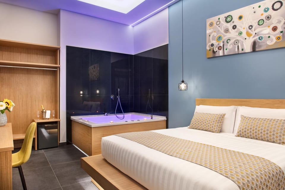 Bed, Hot Tub, Photo of the whole room, Bedroom, wardrobe