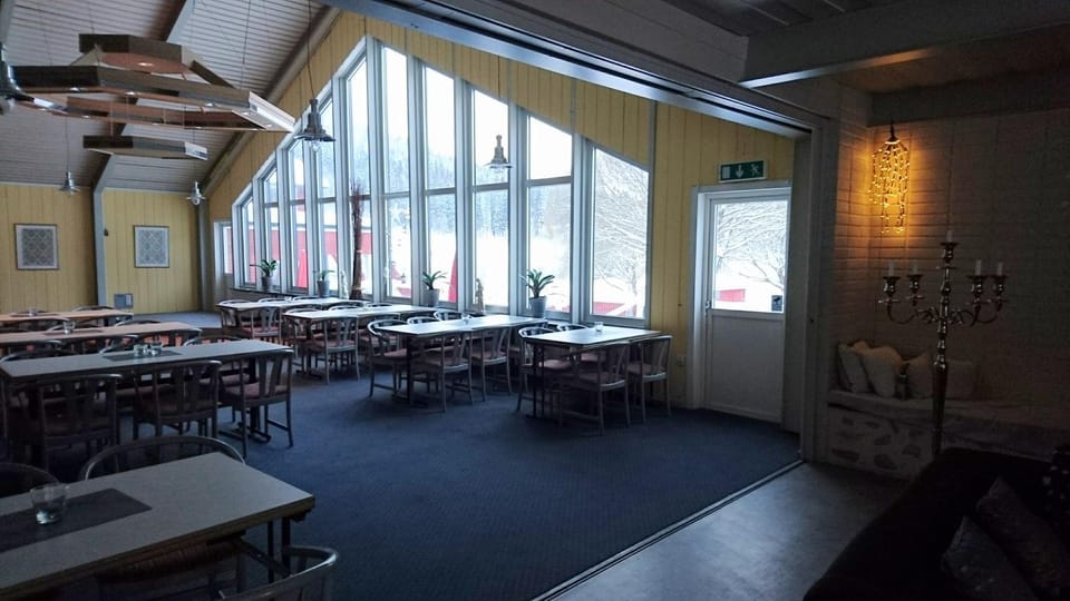 Restaurant/places to eat, Nightclub / DJ, Lounge or bar, Business facilities, Meeting/conference room