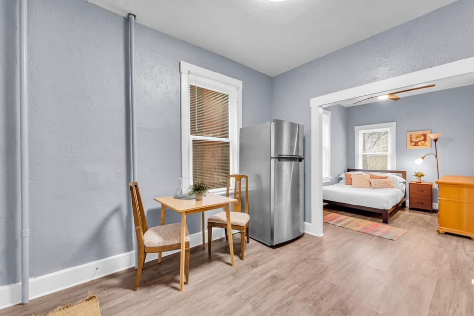 Historic Cozy Haven in Little Italy Apartment in Cleveland Heights