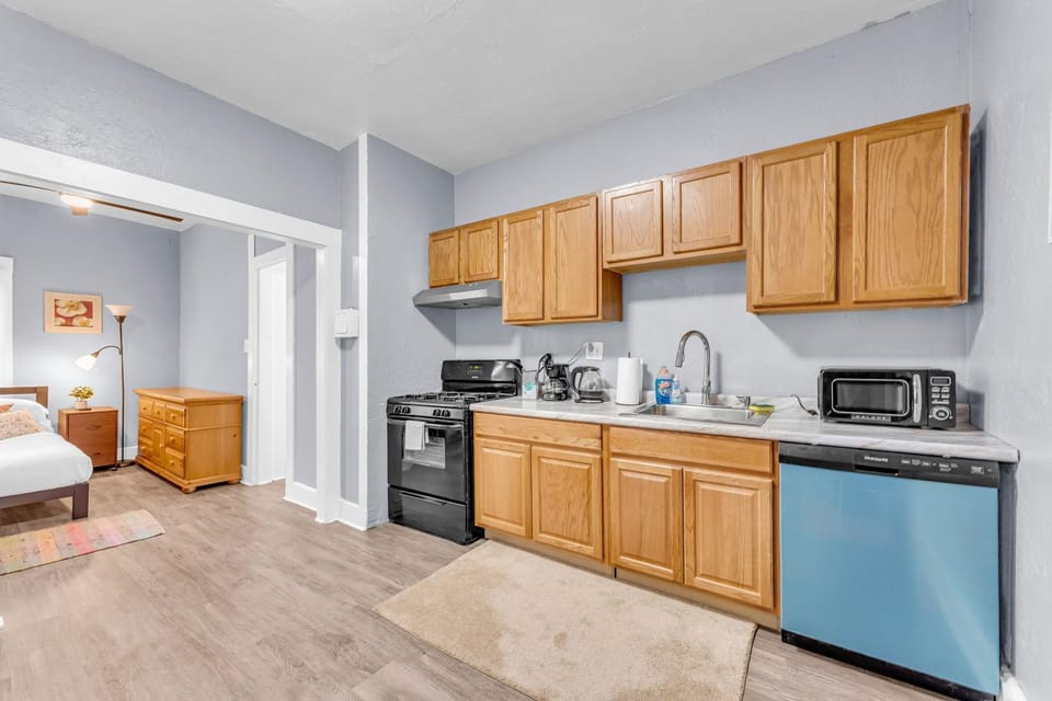 Historic Cozy Haven in Little Italy Apartment in Cleveland Heights