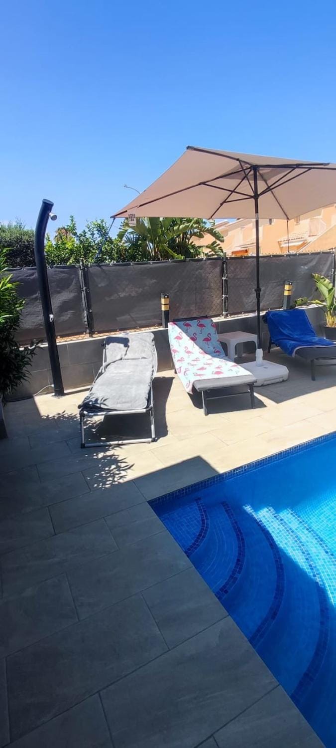 Swimming pool, sunbed
