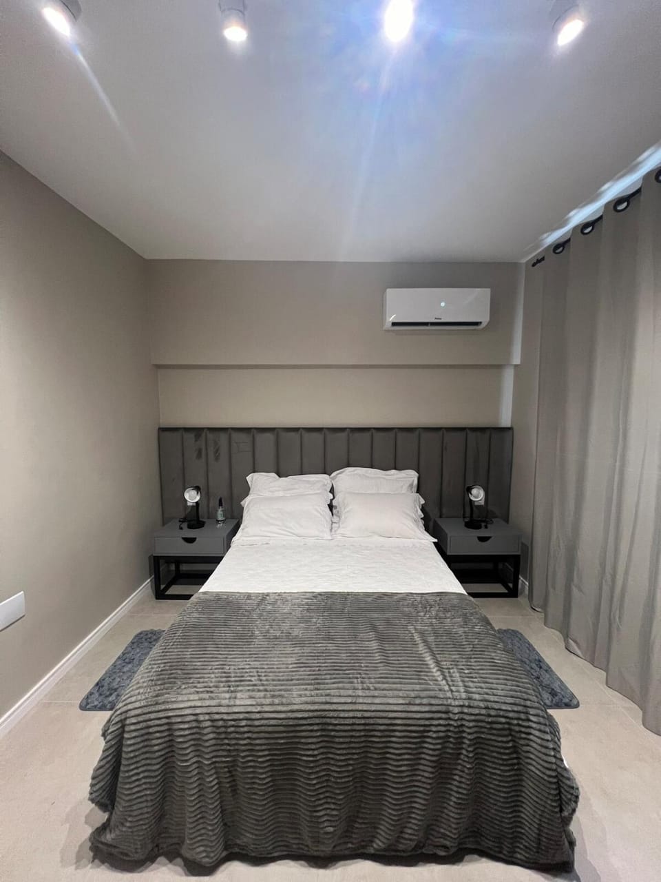 Bed, Photo of the whole room, Bedroom, air conditioner