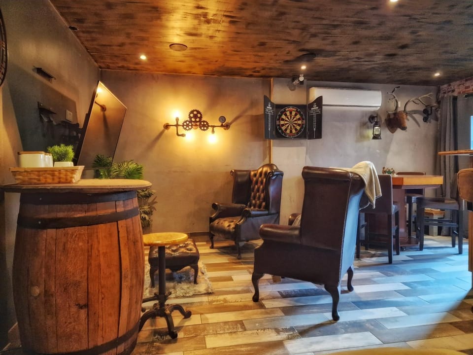 Living room, Seating area, Pets, air conditioner