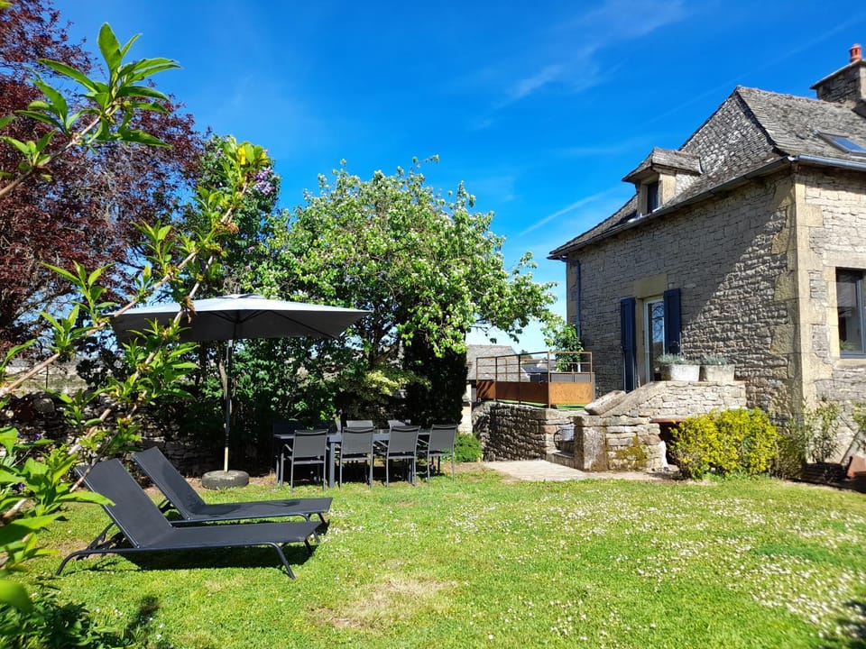 Property building, Garden, Garden view