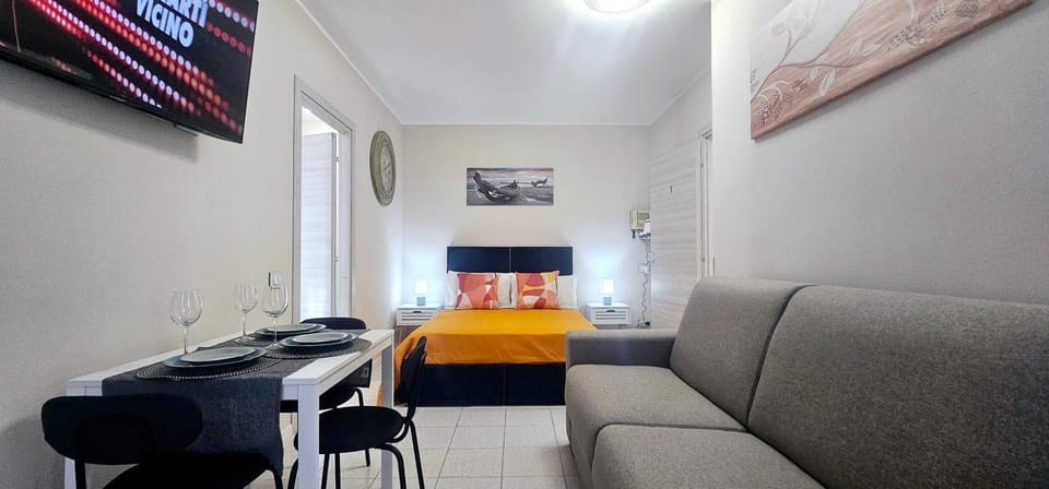 Bed, TV and multimedia, Living room, Photo of the whole room, Seating area, Dining area, Bedroom