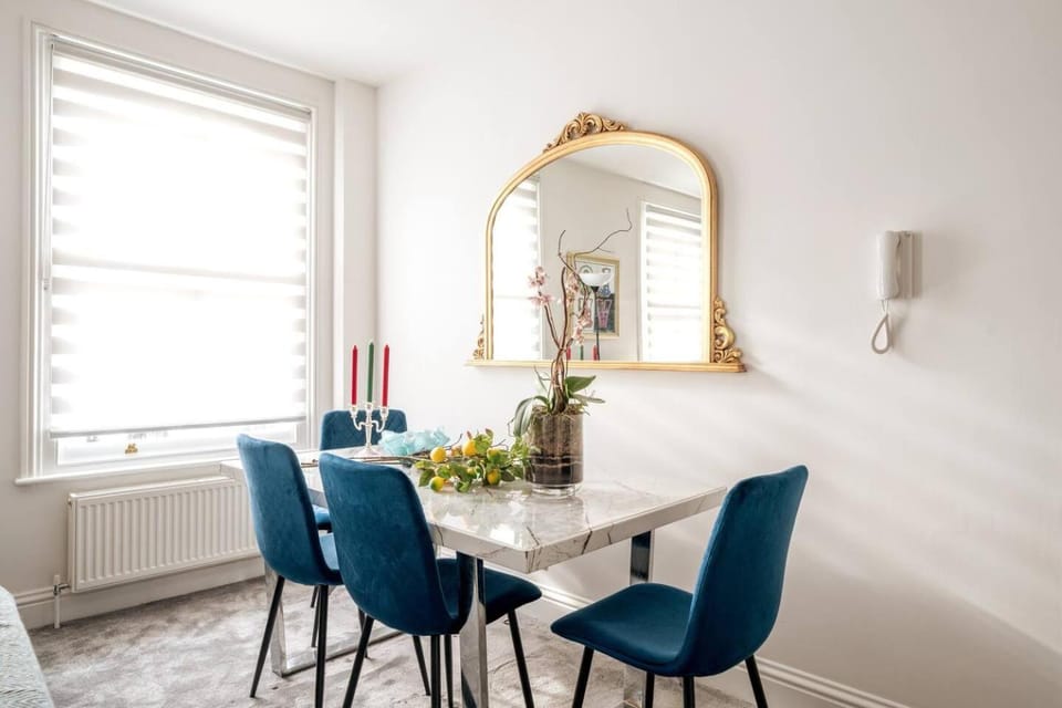 Niru Experience Royal Deluxe 4BD 2BA Apt Apartment in City of Westminster