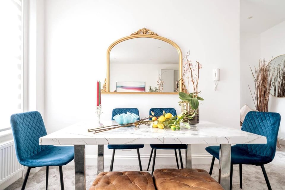 Niru Experience Royal Deluxe 4BD 2BA Apt Apartment in City of Westminster