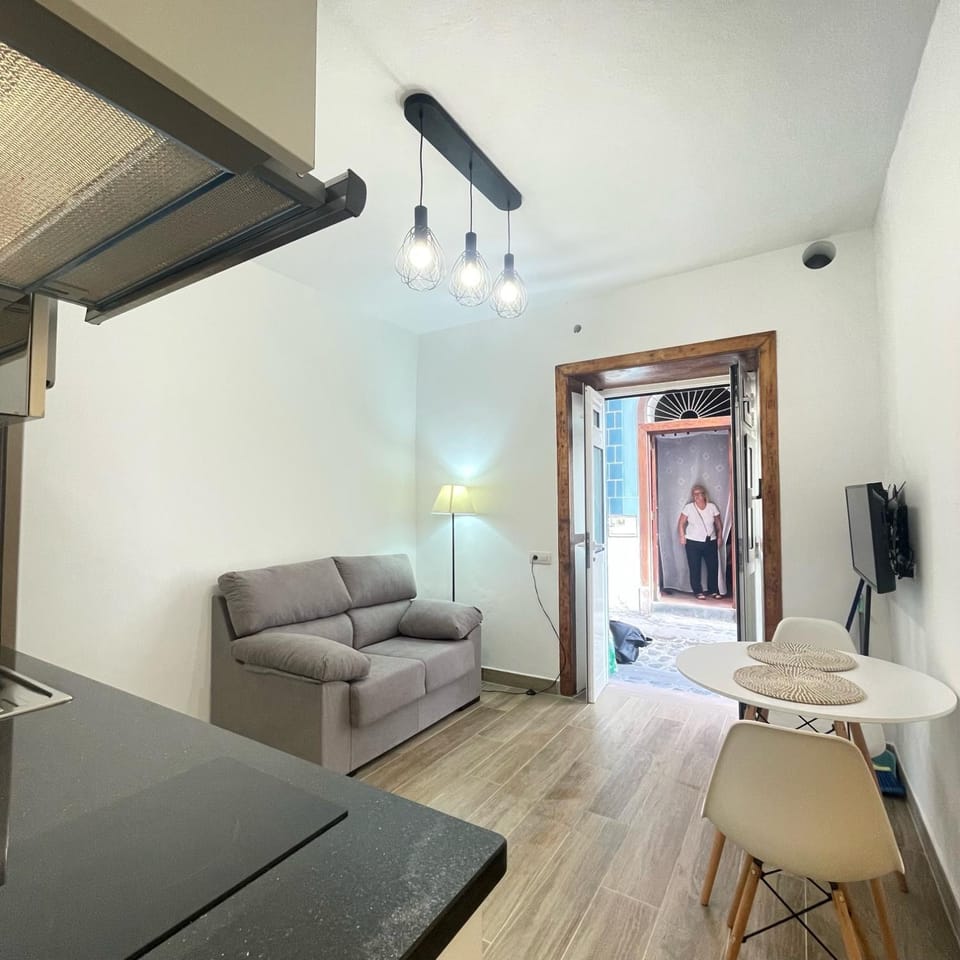 TV and multimedia, Living room, Seating area, Dining area, Evening entertainment