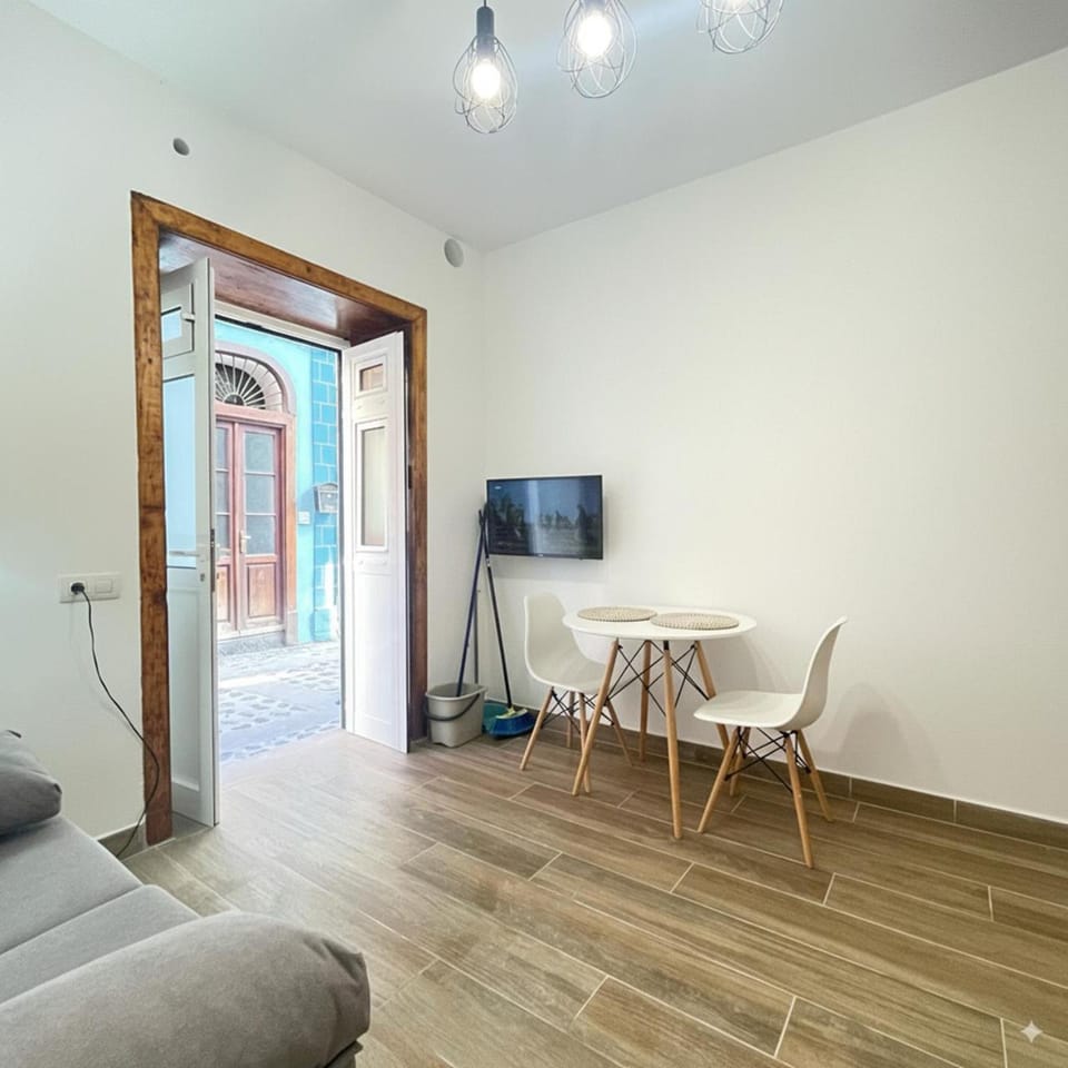 TV and multimedia, Living room, Dining area