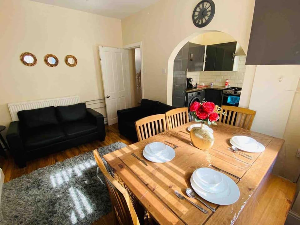 Kitchen or kitchenette, Living room, Dining area