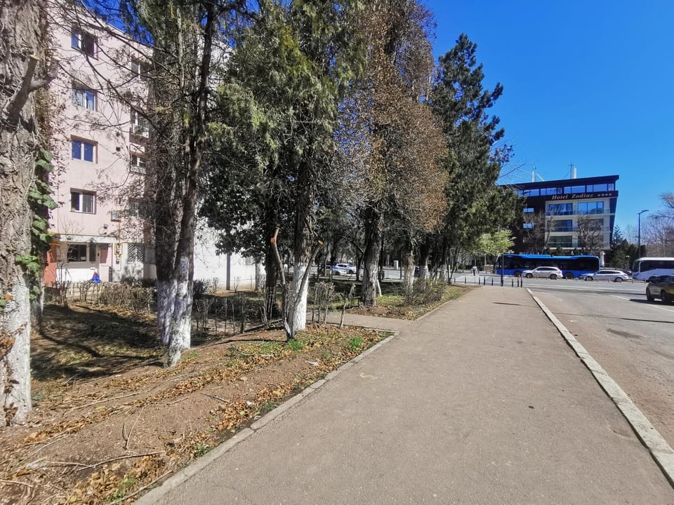 Property building, Location