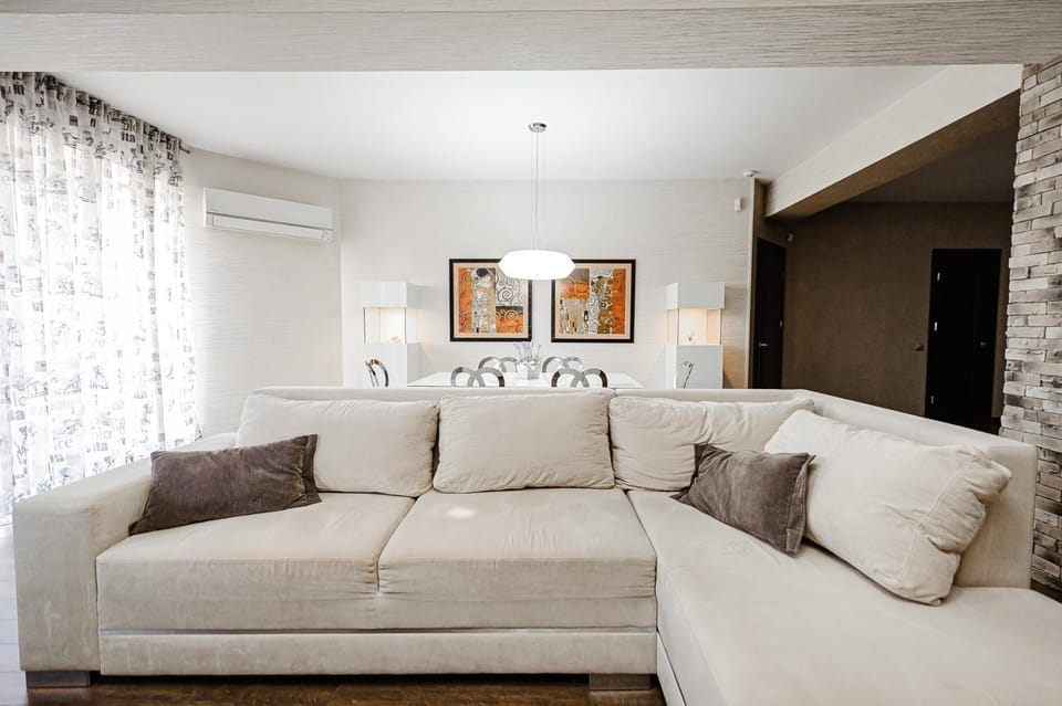 Living room, Photo of the whole room, Seating area, air conditioner