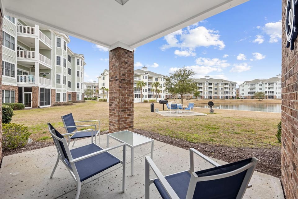 Beautifully Decorated 3 BR,2 Bath Condo, First floor wth Walk in Shower! Located in Golf Community Apartment in Myrtle Beach