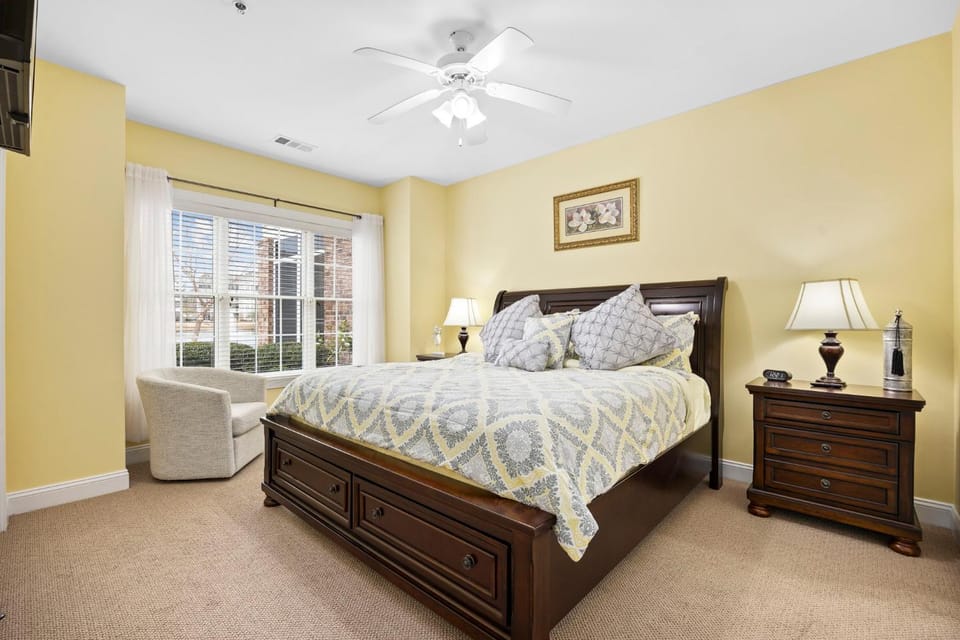 Beautifully Decorated 3 BR,2 Bath Condo, First floor wth Walk in Shower! Located in Golf Community Apartment in Myrtle Beach