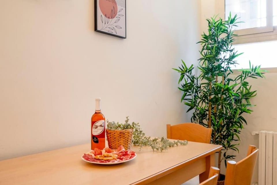 Food and drinks, Dining area, Food, Drinks
