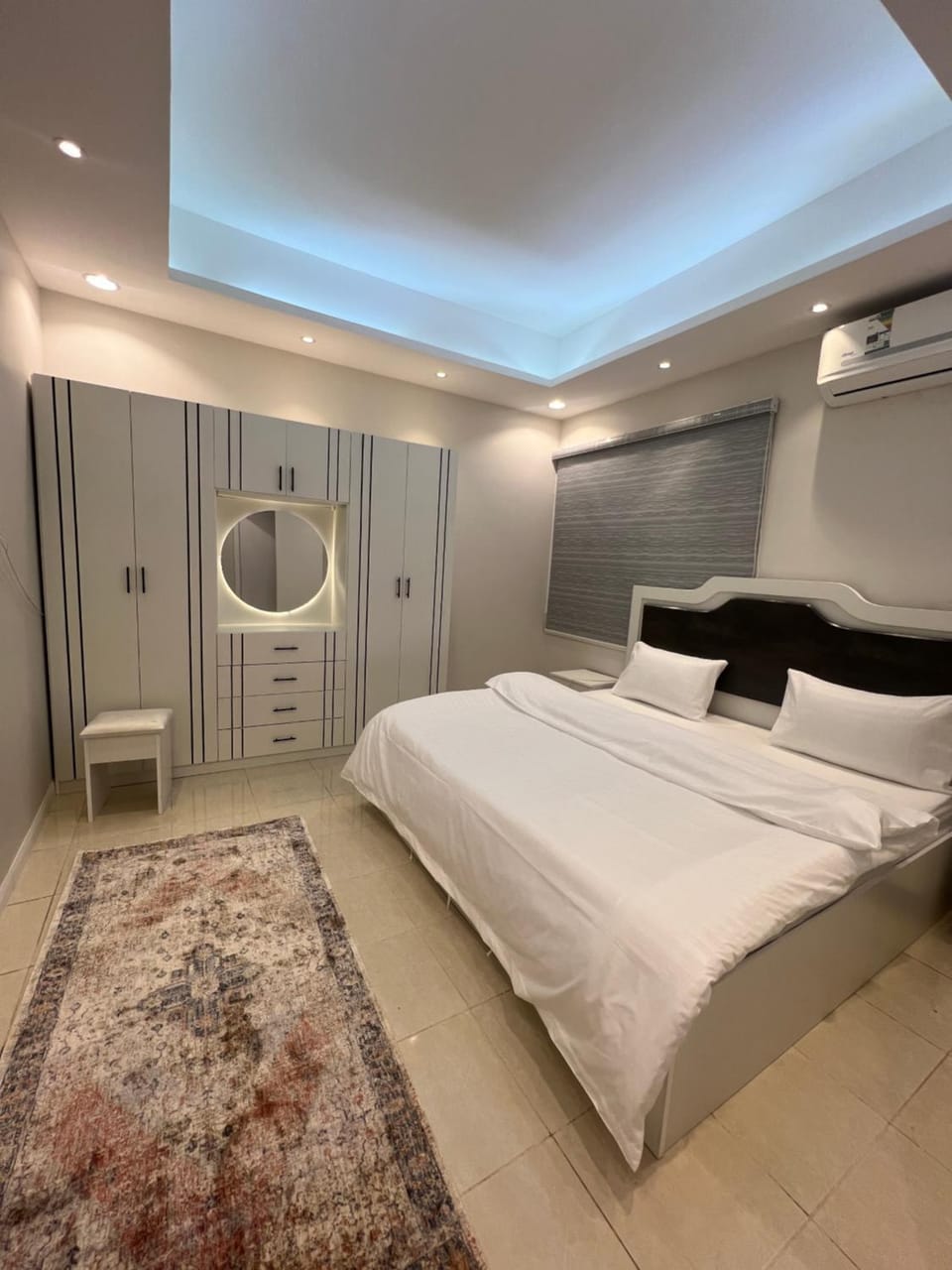 Photo of the whole room, Bedroom