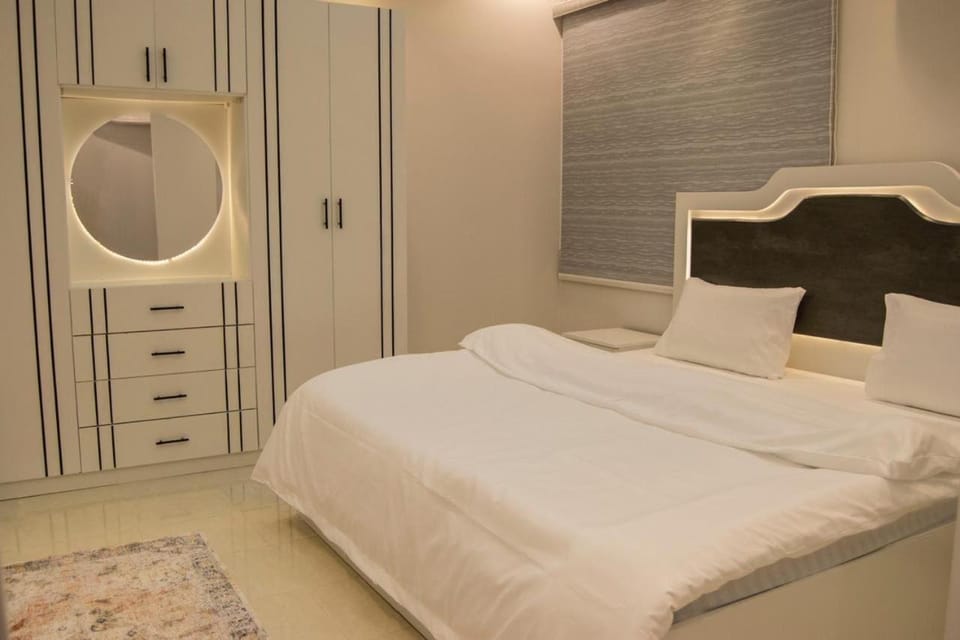 Bed, Photo of the whole room, Breakfast, wardrobe