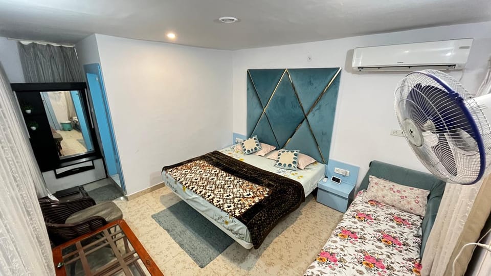 MistyBlue - The Penthouse Best Sunrise View Room Apartment in Uttar Pradesh