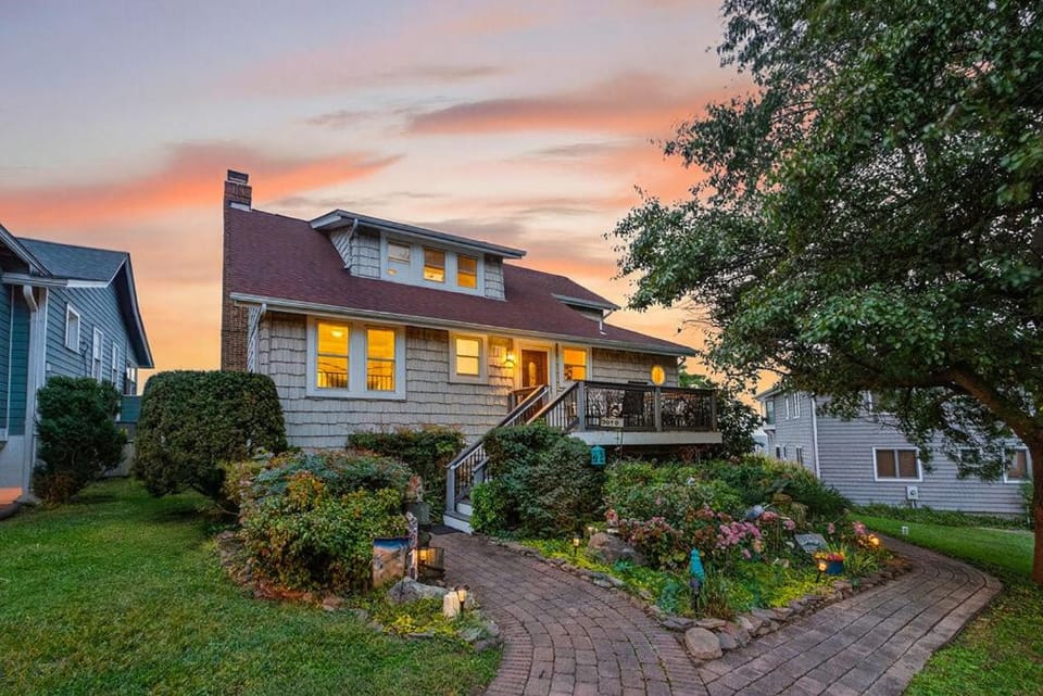 Magical Bayfrnt Home, Pier, Beach, Fossils, trails House in Maryland