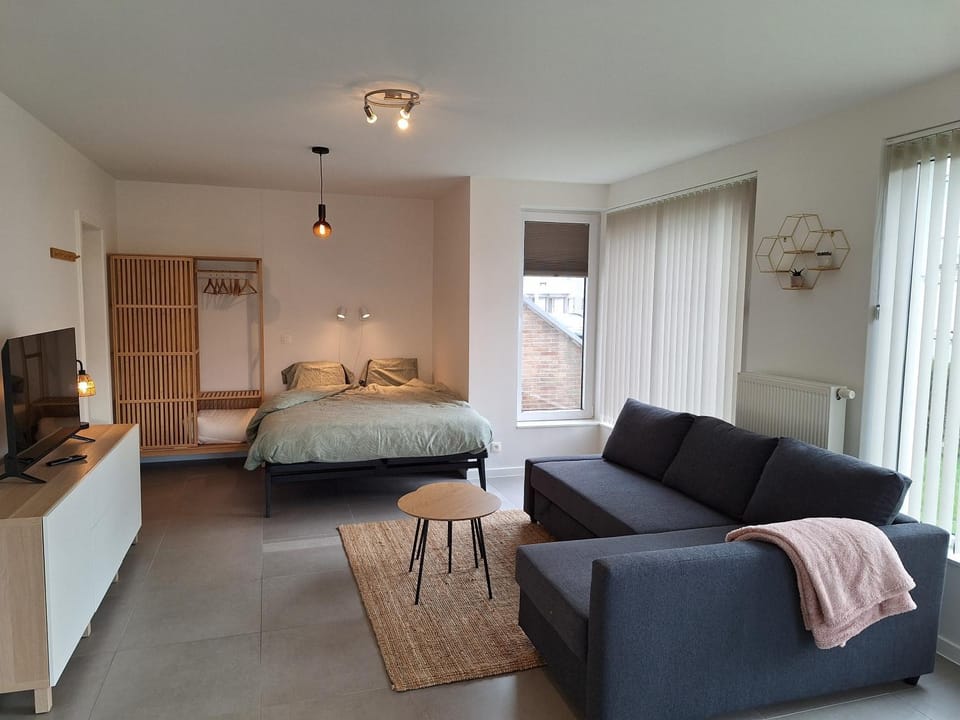 Photo of the whole room, Seating area