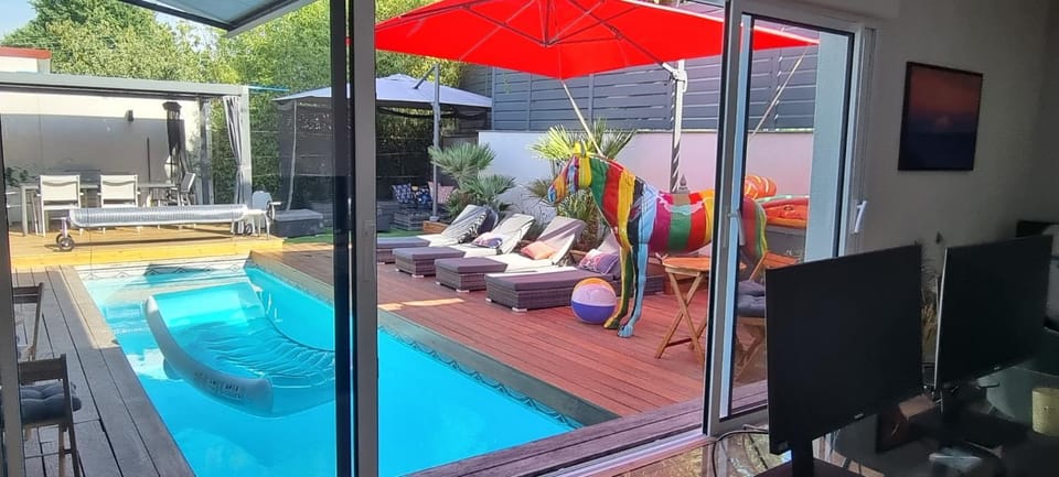 Game Room, Seating area, Pool view