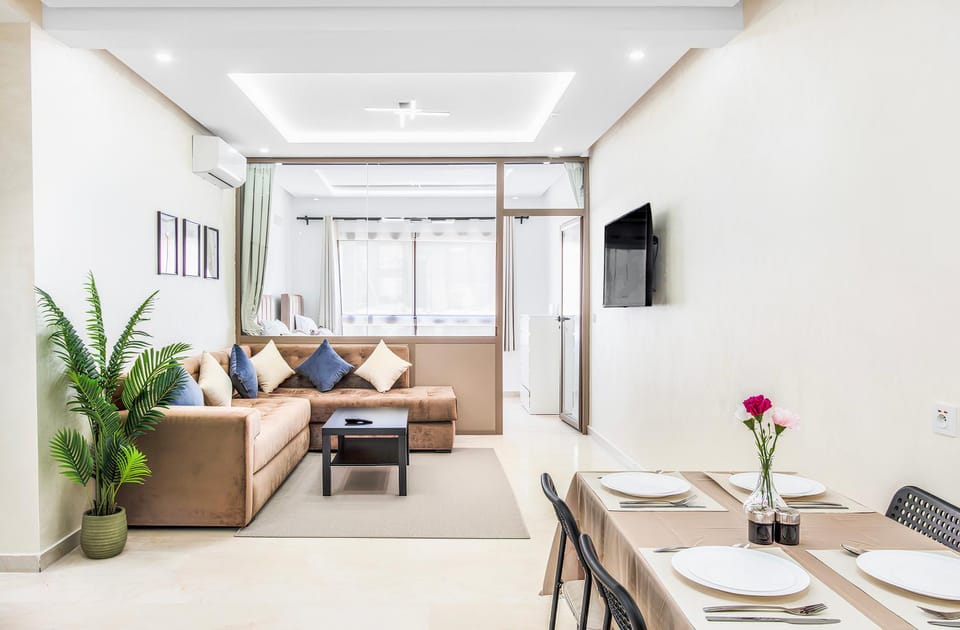Communal lounge/ TV room, TV and multimedia, Living room, Seating area, Dining area, heating, air conditioner