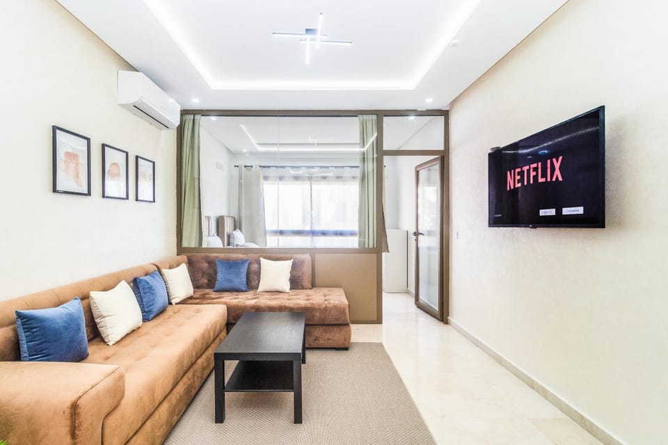 Communal lounge/ TV room, TV and multimedia, Living room, Seating area, heating, air conditioner