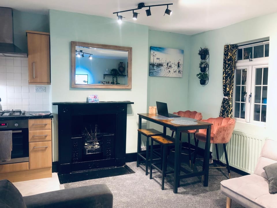 Living room, Seating area, Dining area, flat iron, minibar, pet friendly
