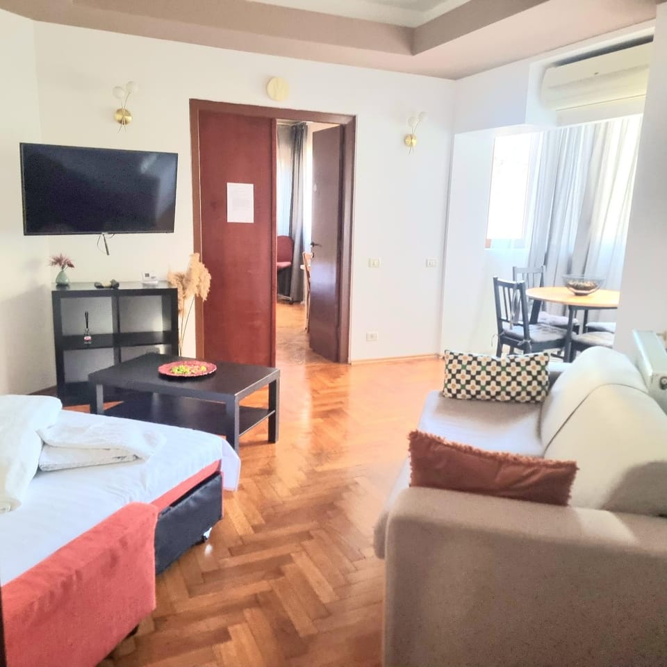 TV and multimedia, Living room, Dining area