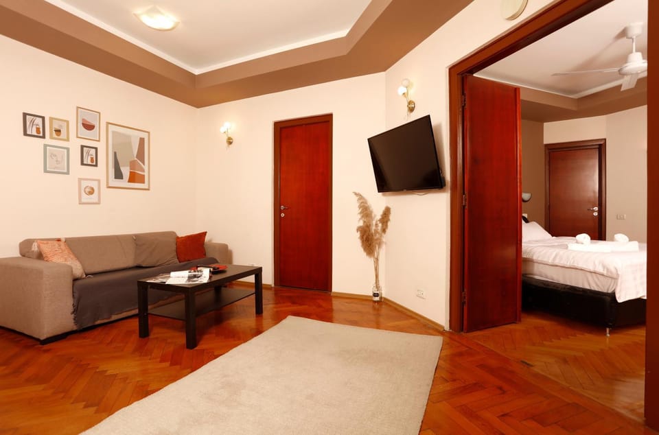 Communal lounge/ TV room, Bed, Living room, Seating area, Evening entertainment