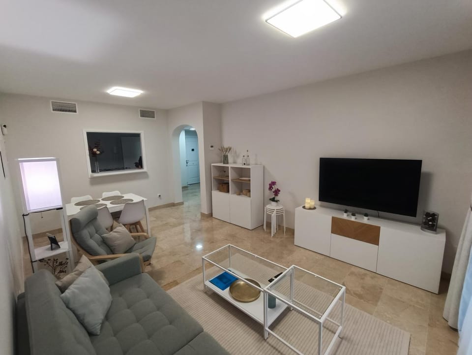 TV and multimedia, Living room, Dinner