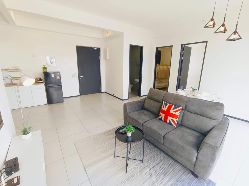 Infinity Pool, Georgetown, Up to 11 Pax, 3 Bedrooms, 2 Bathrooms, 2 Car Parks by Star Home Apartment in George Town