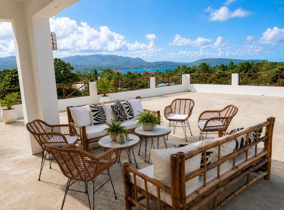 Casa flor - 16 pax, vista al mar, 2 min de la playa Villa in Samaná Province