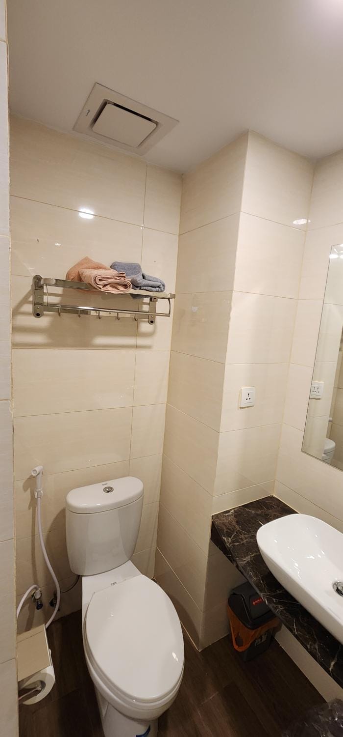 Toilet, Bathroom, bidet, towels