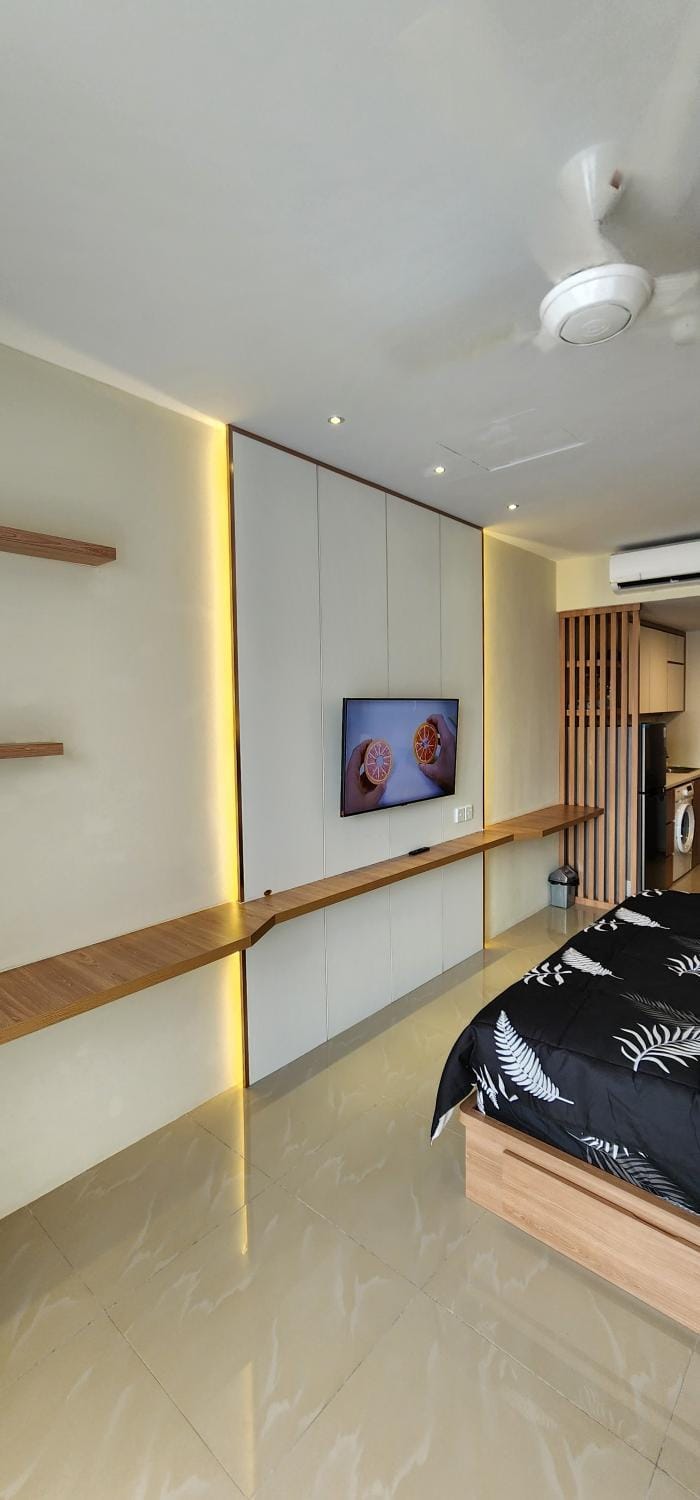 Bed, TV and multimedia, Bedroom, wardrobe
